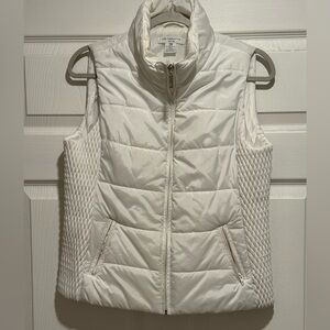 Women’s Liz Claiborne Light Weight White Vest. Size Petite. Excellent Condition.